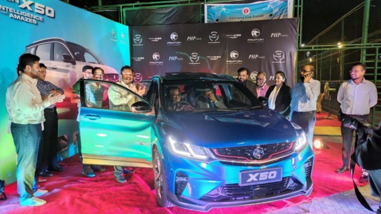 Proton X50 ketika dilancarkan dalam satu majlis oleh PHP Automobiles Limited di Bangladesh. - Foto ihsan PHP Automobiles Limited