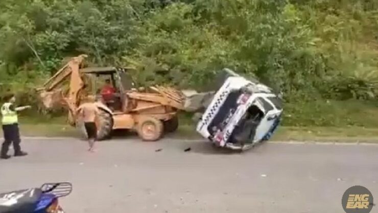 backhoe jpj terbalik 03