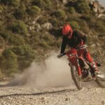 30824_Enduro _ EC 300 _ 2023 _ Action