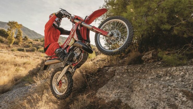 30832_Enduro _ EC 250 _ 2023 _ Action