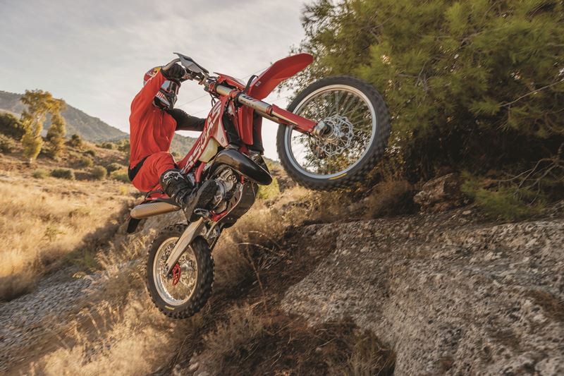 30832_Enduro _ EC 250 _ 2023 _ Action