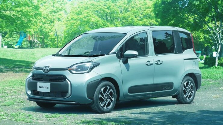 Toyota Sienta 2022 01