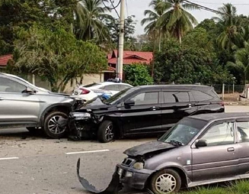 perodua alza kemalangan 01