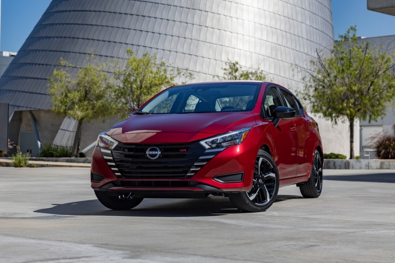 Nissan Almera Versa facelift 01