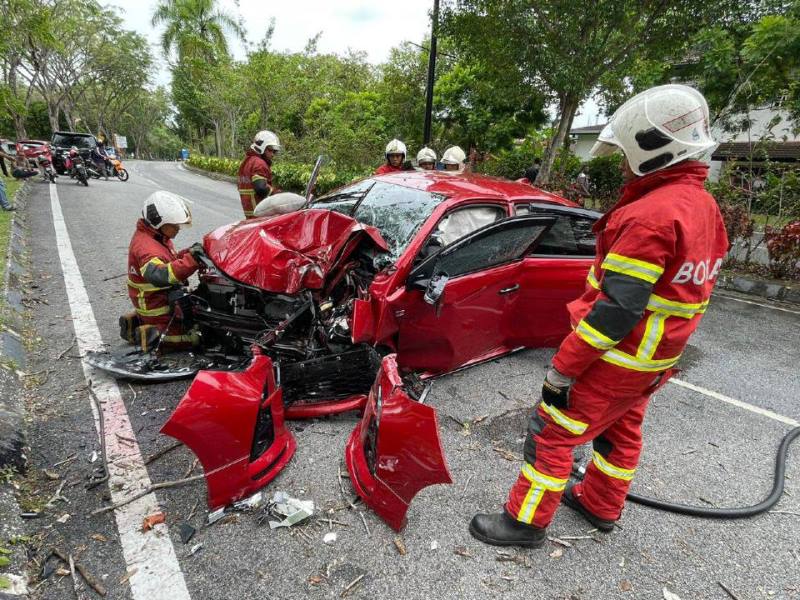 toyota vios kemalangan stereng tersekat