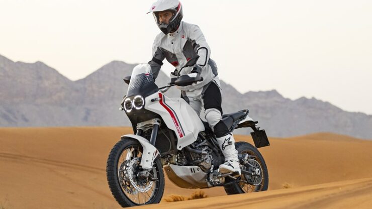 MY22_Ducati_DesertX _92__UC356423_High