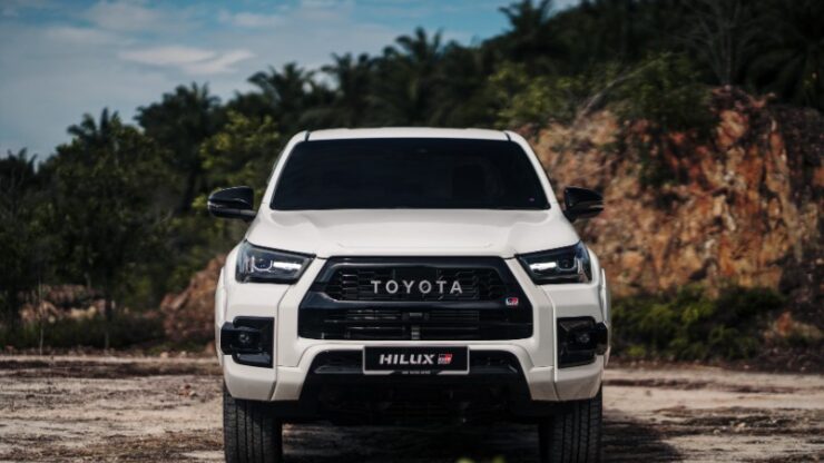 toyota hilux official 2023 05
