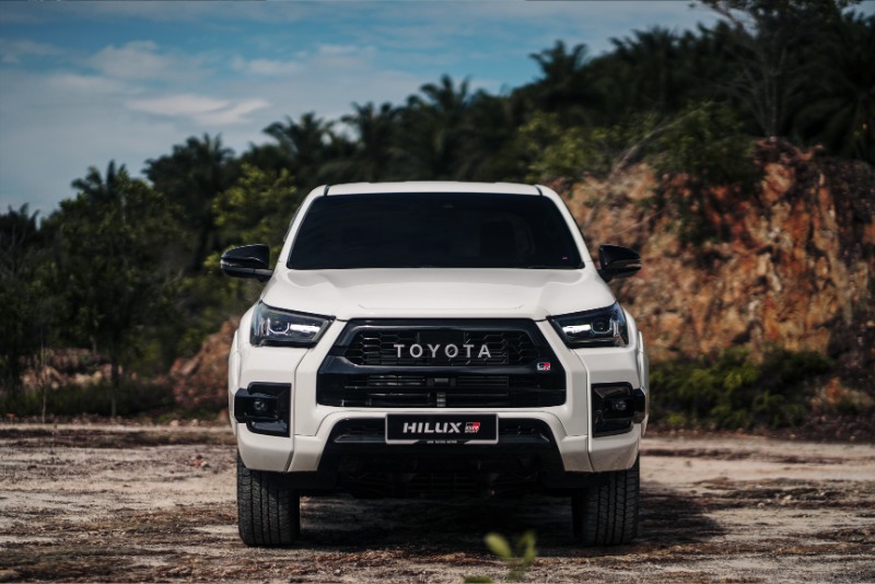 toyota hilux official 2023 05