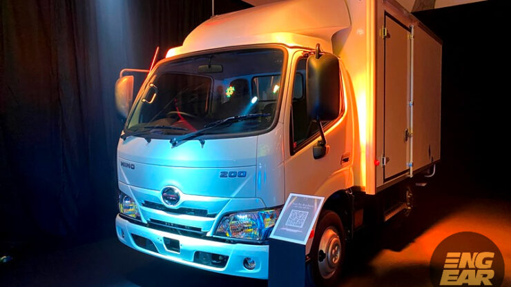 Hino 200 Series 02