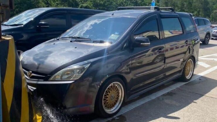 Empat sekeluarga pengsan Proton Exora 01