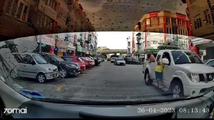 pemandu biar kanak-kanak berpaut