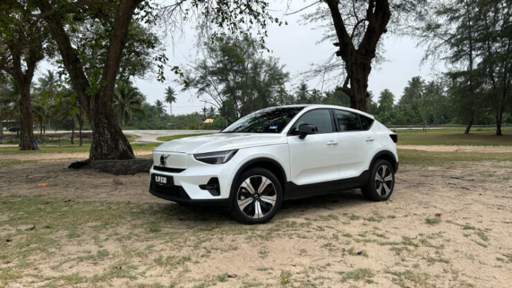 volvo c40 recharge ev thumb