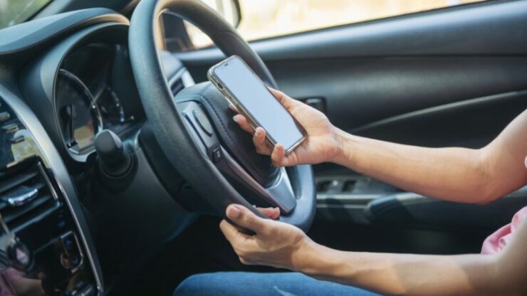 guna telefon semasa memandu