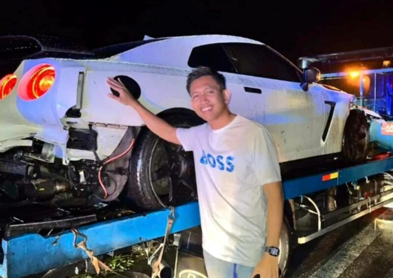 Nissan GT-R muiz hot chicken kemalangan 01
