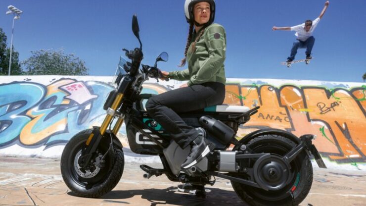 P90512766_highRes_the-new-bmw-ce-02-07