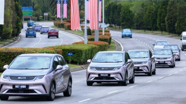 BYD Dolphin convoy 03