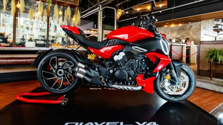 Ducati Diavel V4 01