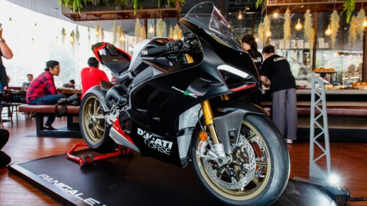 Ducati Panigale V4 SP2 01