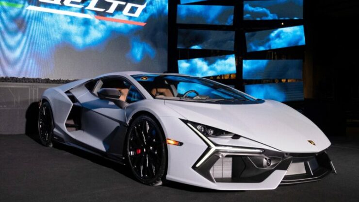 Lamborghini Revuelto launch 01