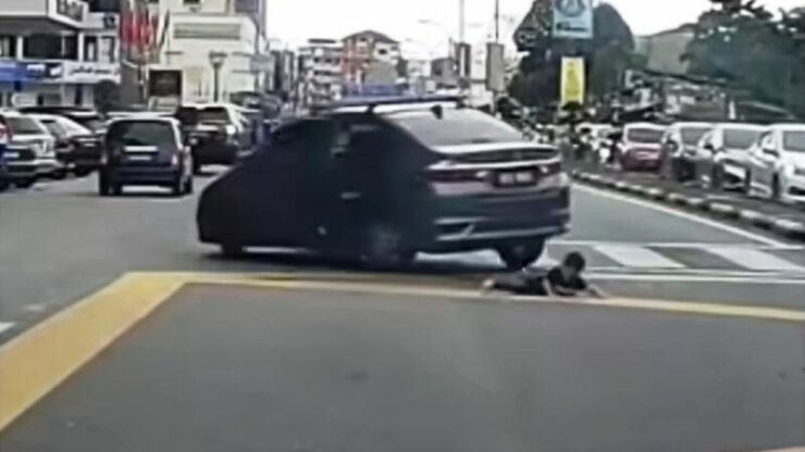 kanak-kanak jatuh dari honda city