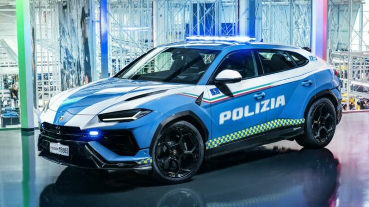 Lamborghini Urus Performante polis Itali 01