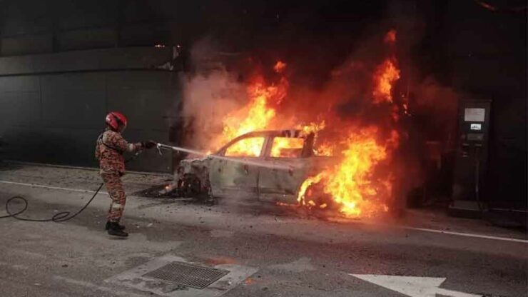 Mercedes-Benz EQB terbakar 01