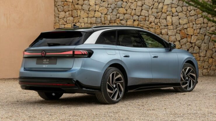 The all-electric Volkswagen ID.7 Tourer