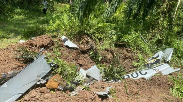 pesawat ringan terhempas kapar