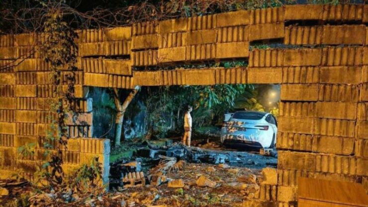 tesla rempuh tembok 04