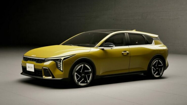 2025-kia-k4-hatchback-front-three-quarters-2-660461e6bcde2