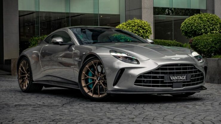 01 Aston Martin New Vantage