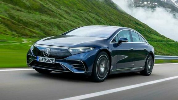 2022-mercedes-benz-eqs-450-exterior-front-quarter