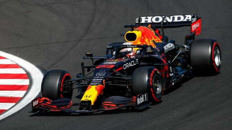 max-verstappen-in-action-red-bull-honda-hungary-2021-planet-f1