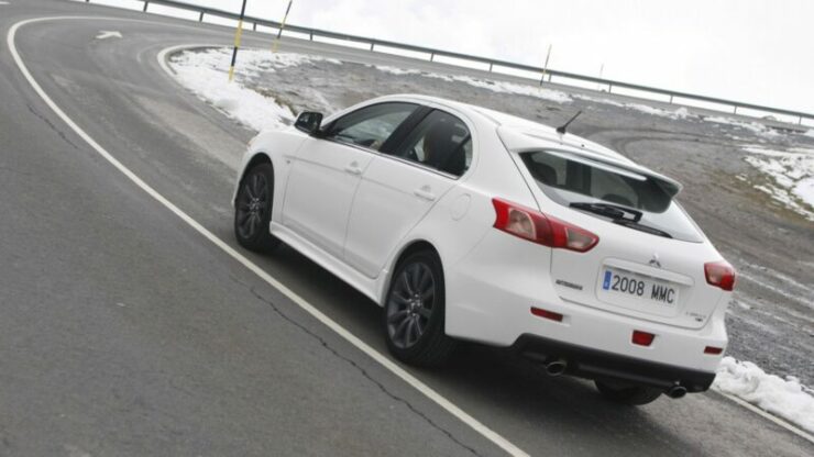 Mitsubishi-Lancer_Sportback_Ralliart-2009-1600-07