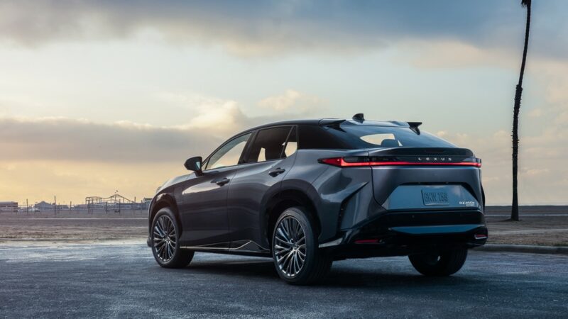 Lexus AOC Summer Collection Still RZ Lifestyle_03_16x9_JPG