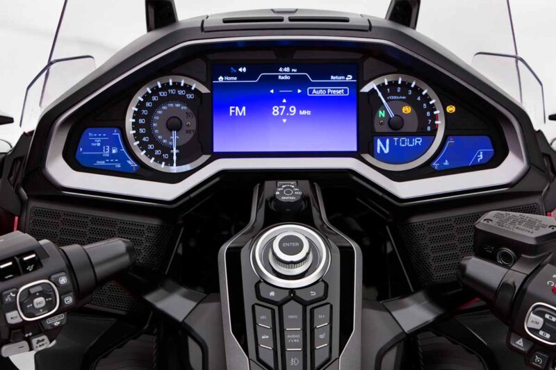 hold-gl1800-gold-wing-tour-4