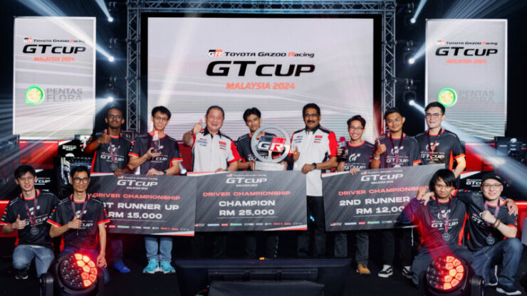 1. Champion Taj Aiman (centre) flanked by Mohd Shamsor (left) and Datuk Ravindran K (right) from UMW Toyota, joined by other finalists