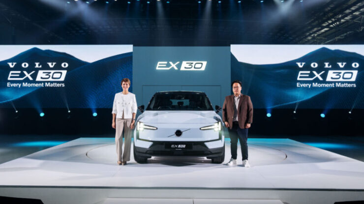 3. (From left to right) Patricia Yaw, Marketing & PR Director and Chris Tan, Sales Director of Volvo Car Malaysia with the new Volvo EX30 at its official launch in Malaysia