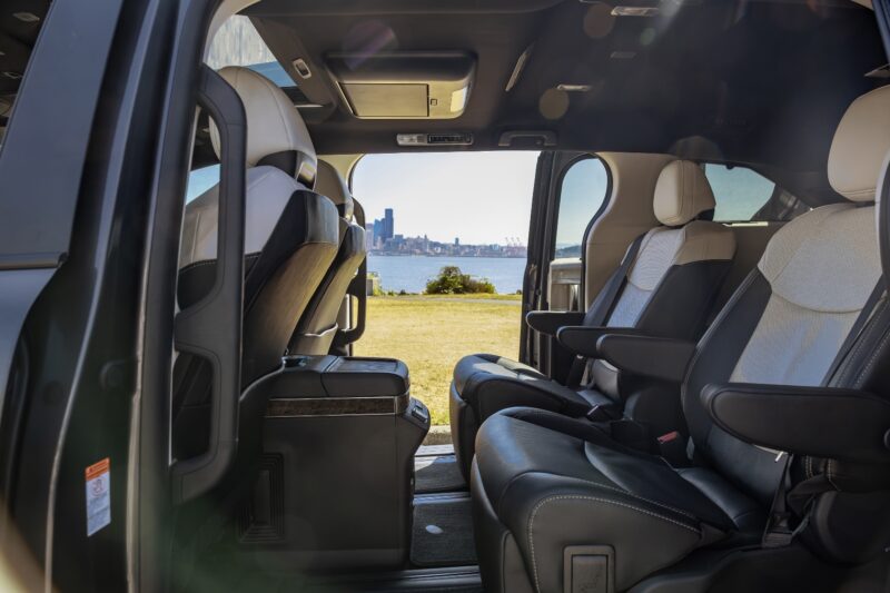 Toyota_2025-Sienna_Platinum_0004