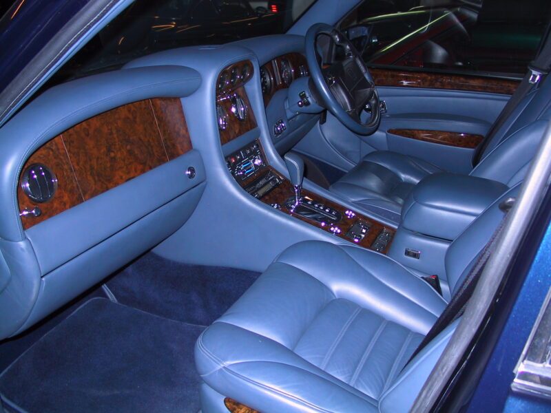 BENTLEY DOMINATOR (2)