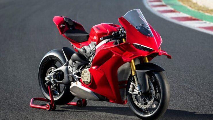 MY25_Ducati_Panigale_V4s_001_UC688253_High