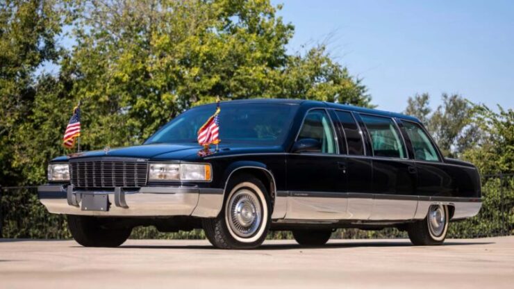 CADILLAC FLEETWOOD BROUGHAM LIMOUSINE (3)