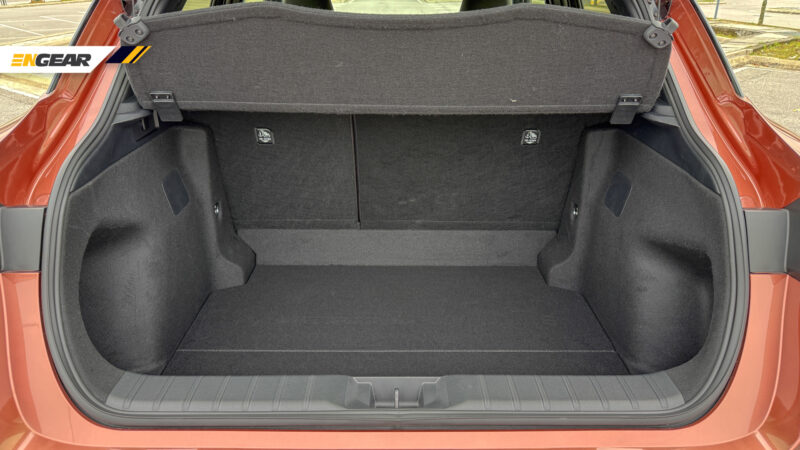 LEXUS LBX LUXURY (18)