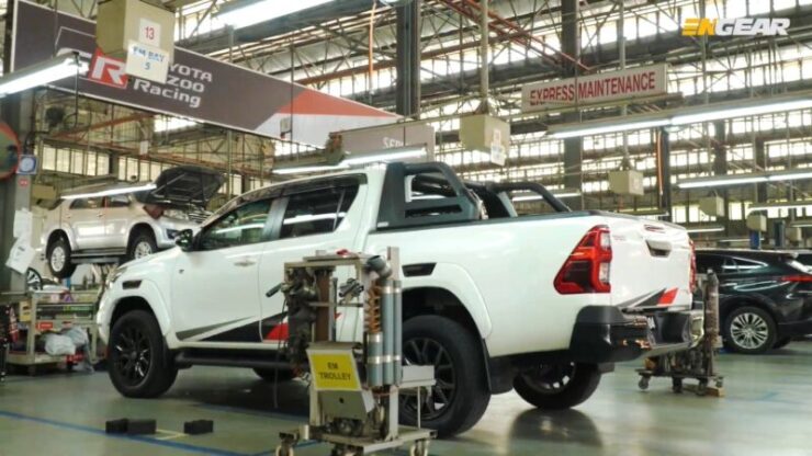 toyota hilux service centre