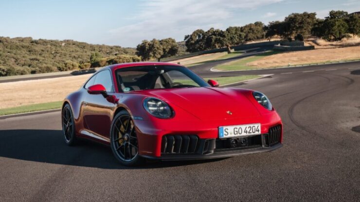 Porsche 911 Carrera 4 GTS (2)