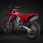 02 – SOP – MY26_DESMO450_MX_STUDIO _18__UC804808_High