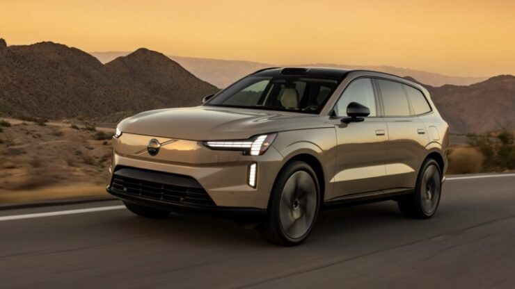 Volvo EX90 Sand Dune Exterior
