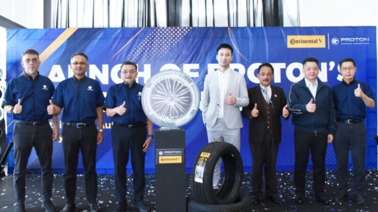 Group photo during launch of PROTON Tyre Business with Continental at Pantai Bahru Autohaus Rawang