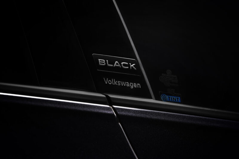VW_Golf_GTI_Black_Edition_Emblem