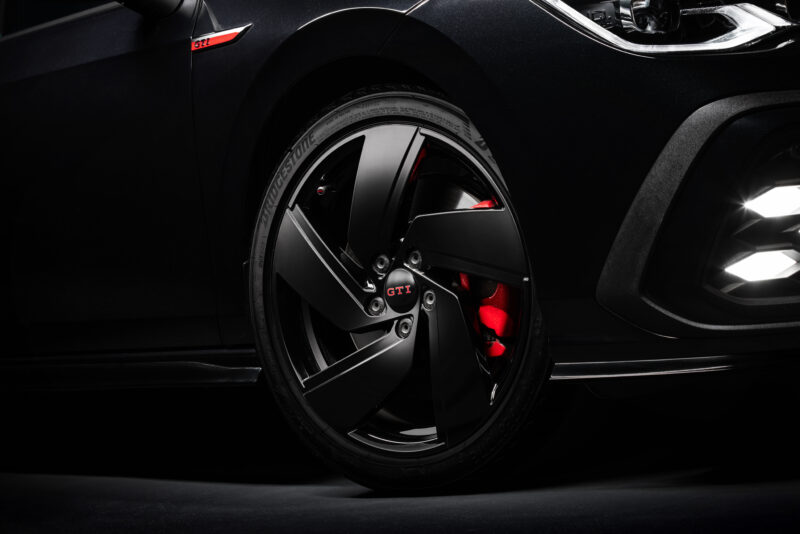VW_Golf_GTI_Black_Edition_Wheel